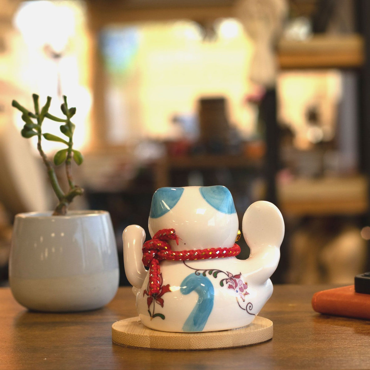 Solar Money Cat Wooden Base  - Blue moving Hand