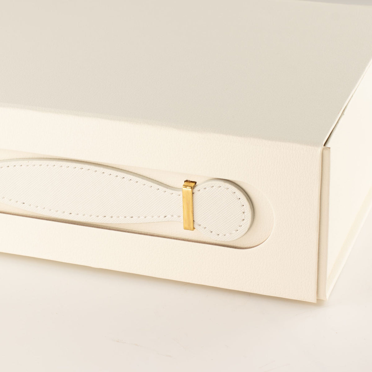 Flat Pack Gift Box - Med Hamper  (24x18.2x8cm) - White