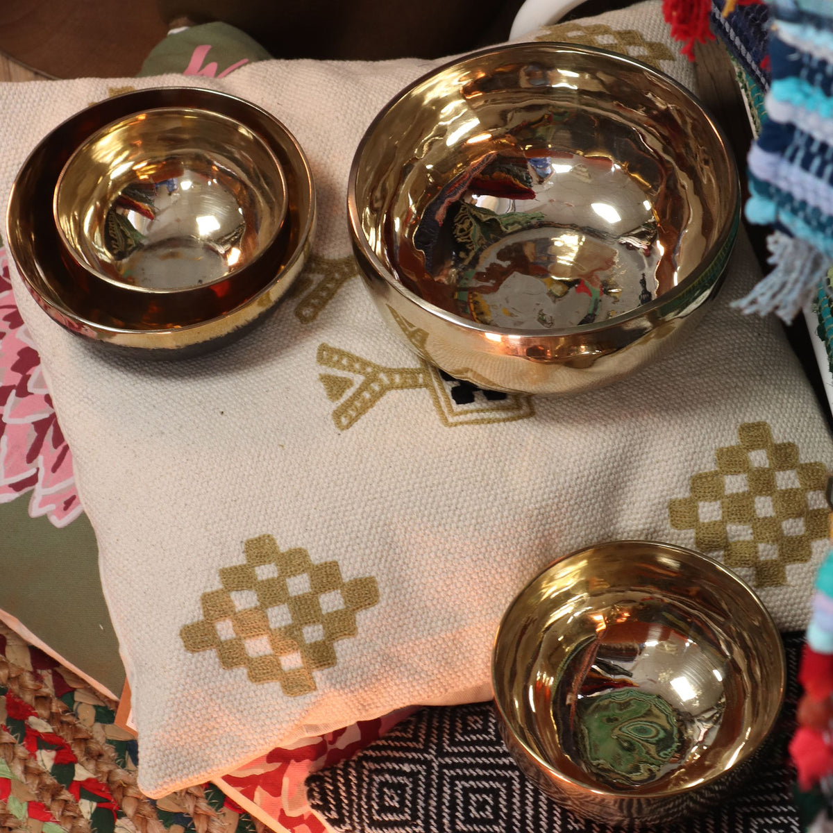 Small Shining Bell-Metal Handmade Singing Bowl (approx 550g) -13cm