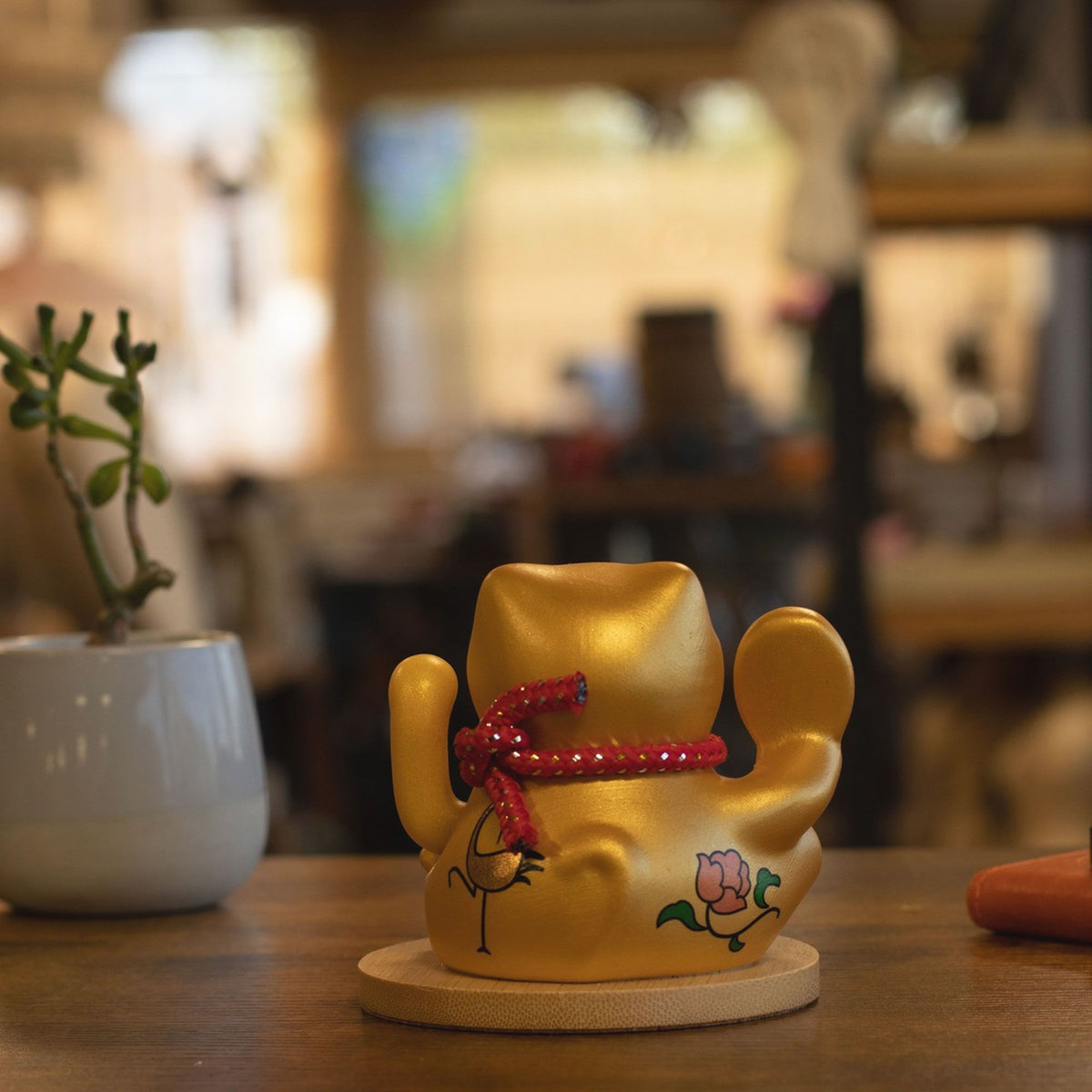 Solar Money Cat Wooden Base  - Gold moving Hand