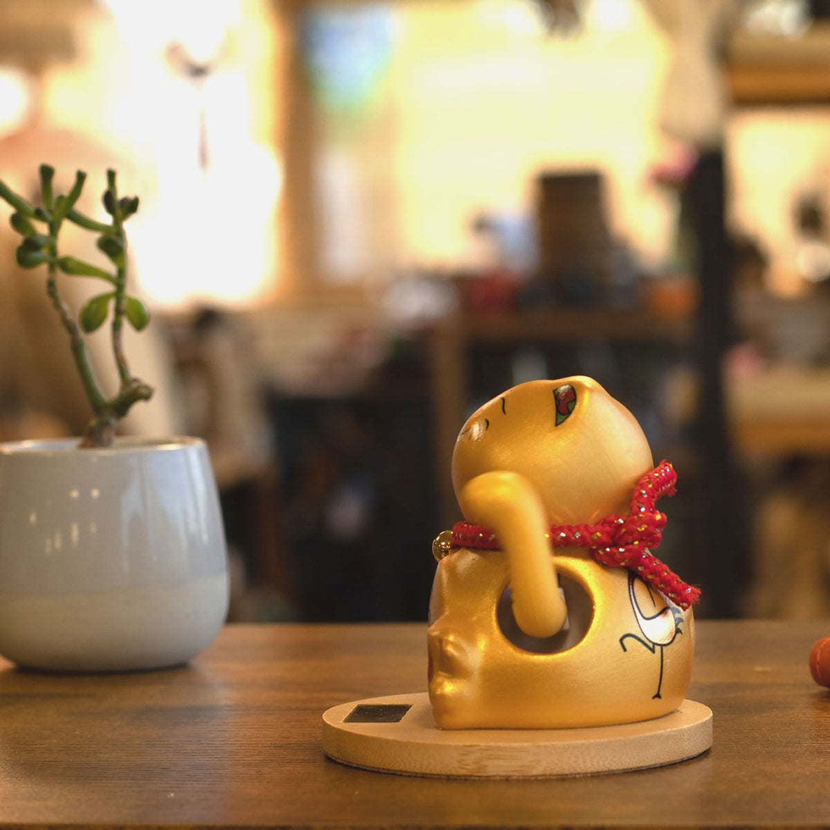 Solar Money Cat Wooden Base  - Gold moving Hand