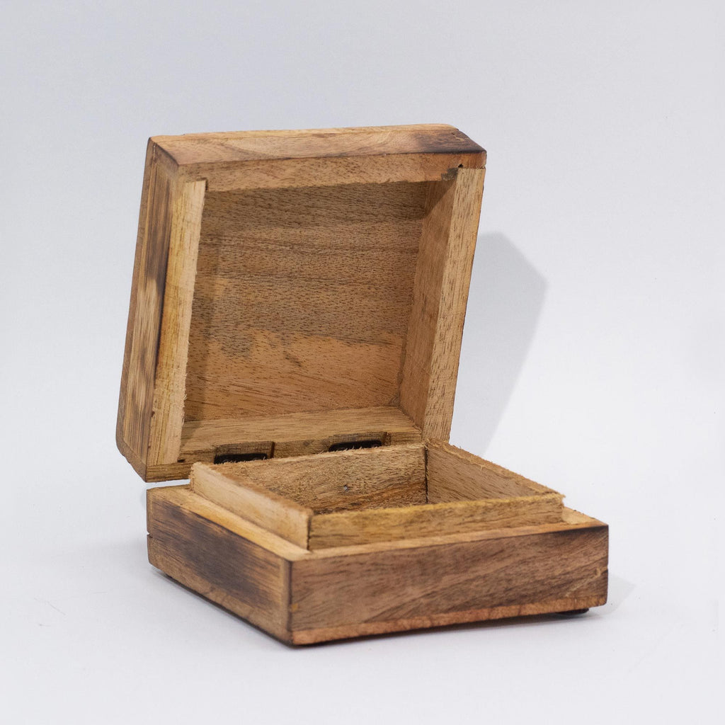 Med Square Box 13.5x13.5x6cm - Mushroom Design Maroon
